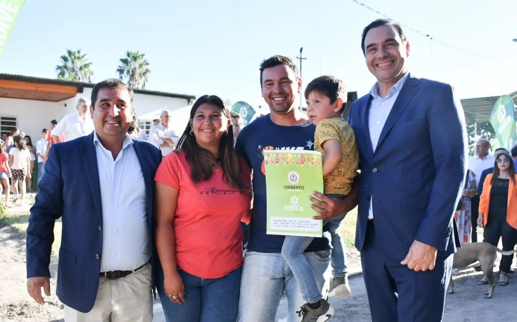 Corrientes: Valdés entregó viviendas e inauguró un Registro Civil en Cruz de los Milagros