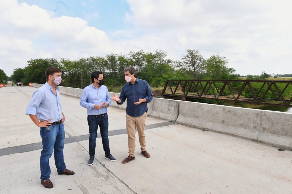 El Intendente Boto y el Ministro Nardini habilitaron al tránsito el nuevo puente de Olivera