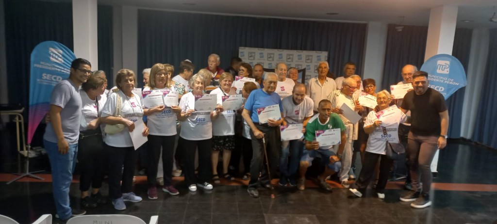 Pte. Perón: El Municipio entregó diplomas de talleres gratuitos dictados en 2022 