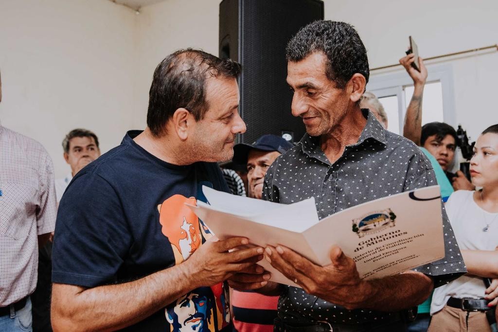 Misiones: Herrera Ahuad entregó títulos a más de 500 familias en San Ignacio 