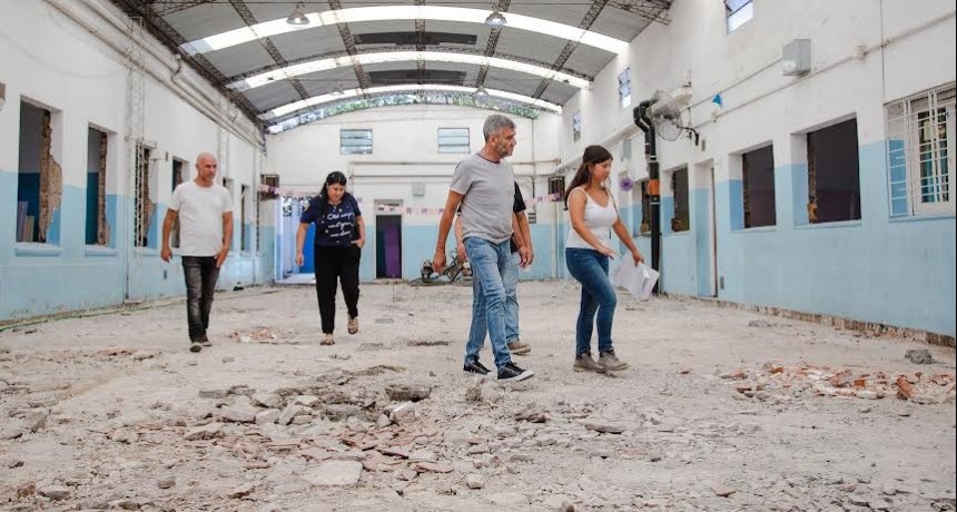 Hurlingham: Zabaleta recorrió las obras de remodelación integral de la Escuela Primaria 3 y la Escuela Secundaria 25 