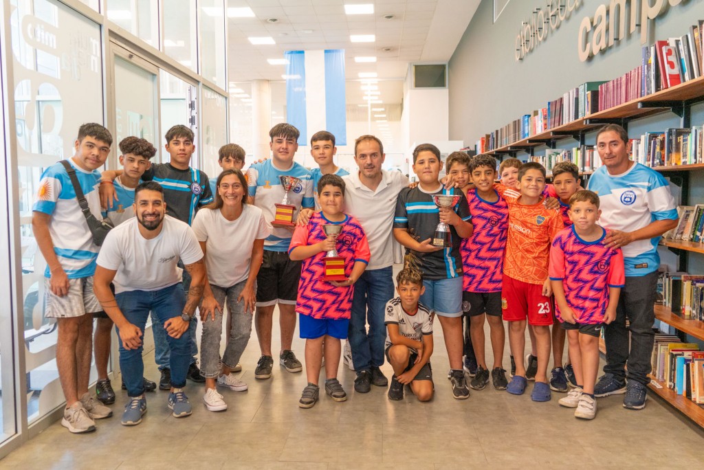 Campana: Abella felicitó a los equipos campeones de la Escuela de Fútbol Las Campanas