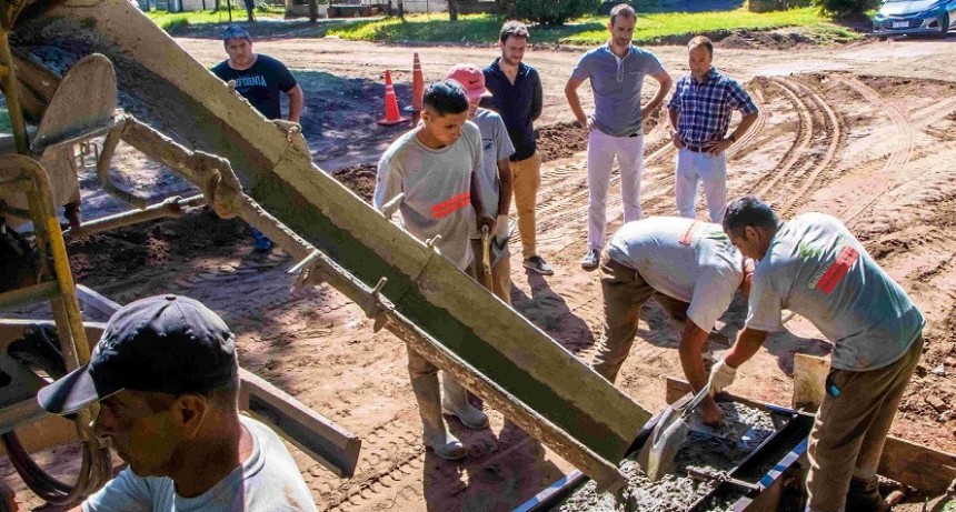 Junín: Avanzan las obras de cordón cuneta en el barrio Capilla Loreto