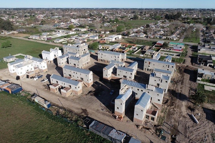 La Provincia construye más de 100 casas en Las Flores