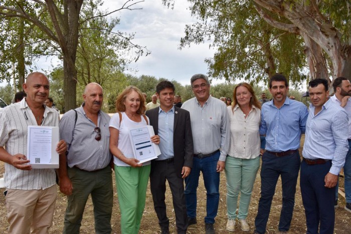 Kicillof y Rodríguez recorrieron los establecimientos de producción láctea y vitivinícola en Tornquist