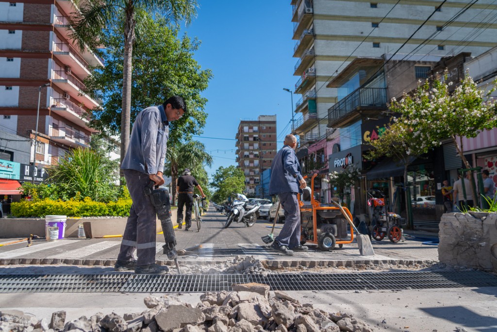 Campana: Abella supervisó el inicio de nuevas tareas de mantenimiento en la Av. Rocca