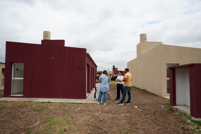 La Provincia reactiva viviendas paradas de Nación en Castelli