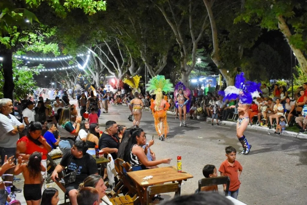 Colón (ER): Comenzaron los Tradicionales Corsos Colonenses 2026 en Plaza Washington