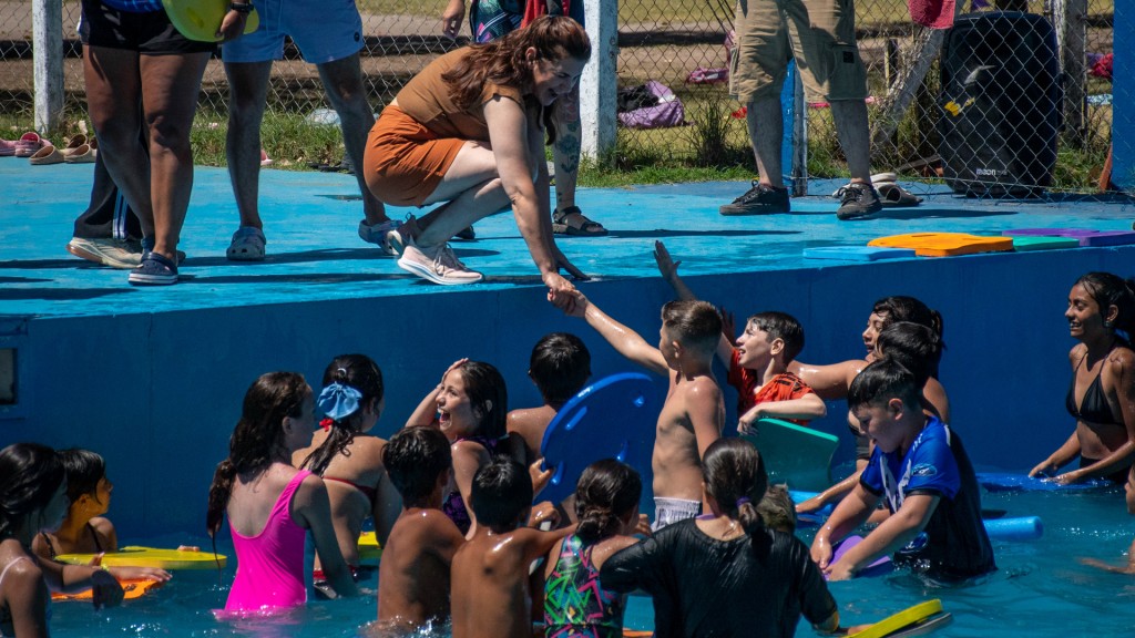 Moreno:  Mariel Fernández recorrió las Colonias Municipales de Verano