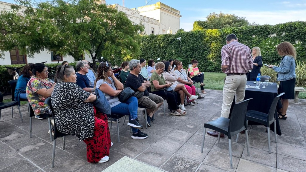 Gral. Villegas: Se realizó un encuentro con artesanos y emprendedores del distrito