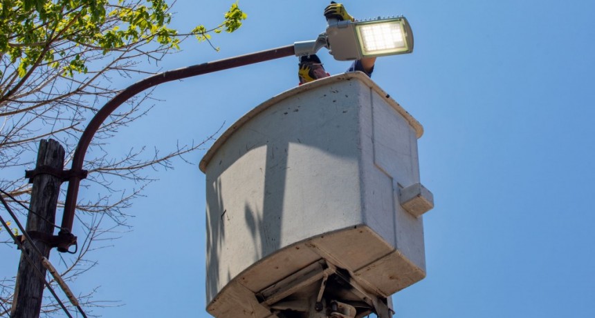 Berazategui: Continúa el recambio de luminarias en el distrito