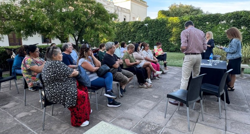 Gral. Villegas: Se realizó un encuentro con artesanos y emprendedores del distrito