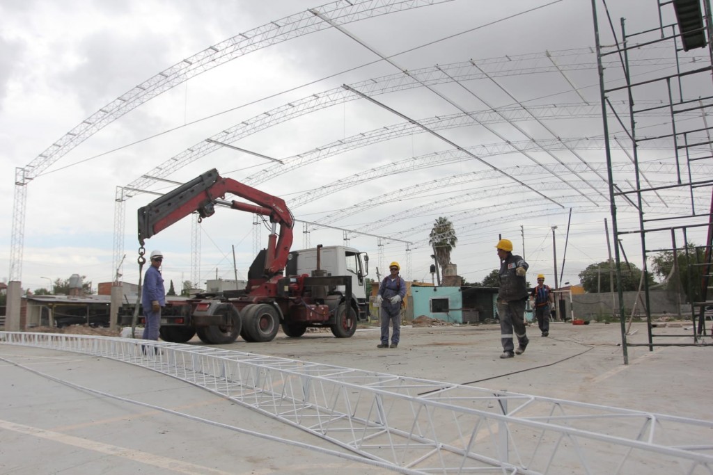 E. Echeverría: Avanza la construcción de un techo parabólico en el Club Estrellas del Sur 