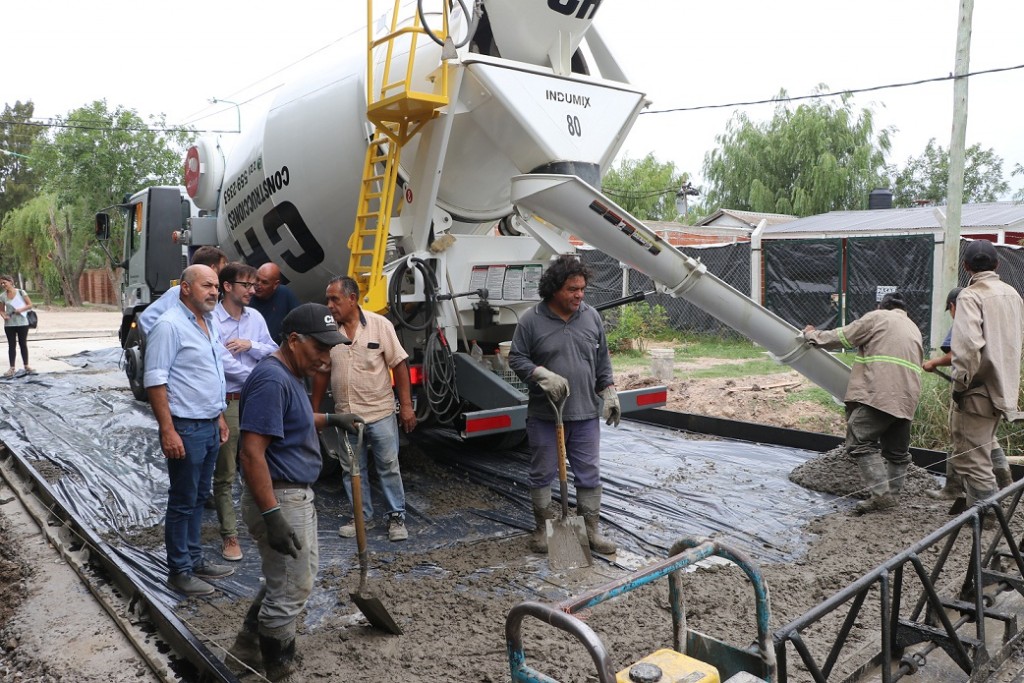 Ensenada: Secco y el Ministro Simone recorrieron obras del distrito 