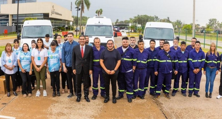 Chaco: Capitanich entregó vehículos y equipamiento para mejorar la prestación de servicio en material de transporte 