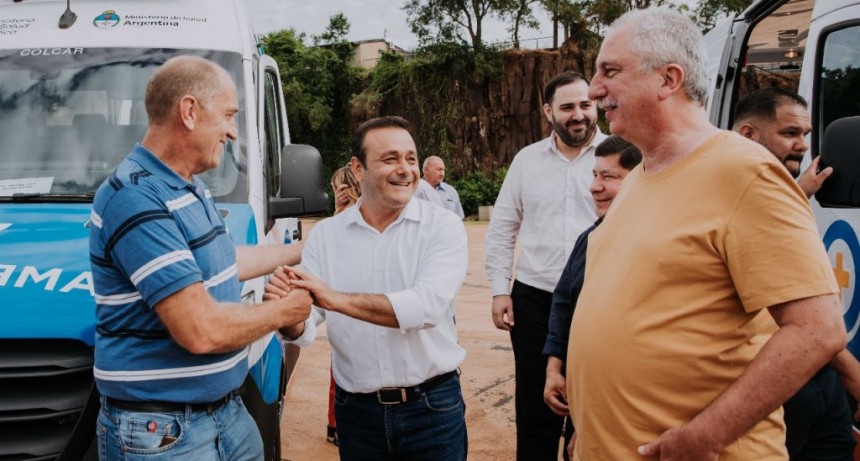 Misiones: Herrera Ahuad encabezó la entrega de móviles sanitarios y ambulancias a Municipios 