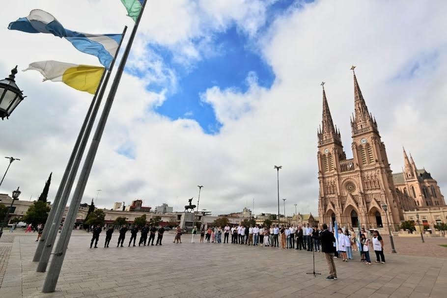 Luján: Se realizó el acto por el 212° aniversario de la creación de la Bandera Nacional