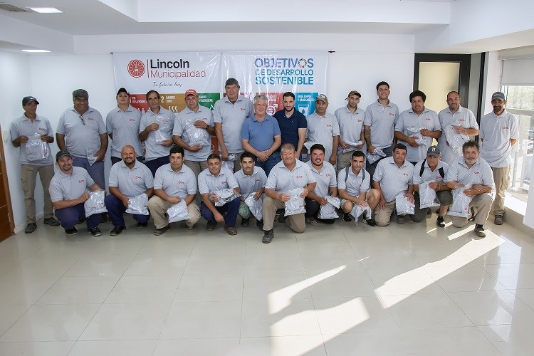 Lincoln: Personal de las cuadrillas de Obras Públicas recibieron nueva indumentaria de trabajo 