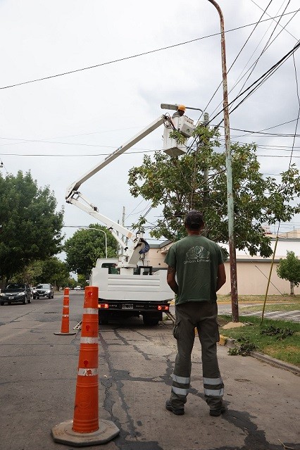 E. Echeverría: El Municipio avanza con la instalación y el remplazo de luminarias led en la vía pública