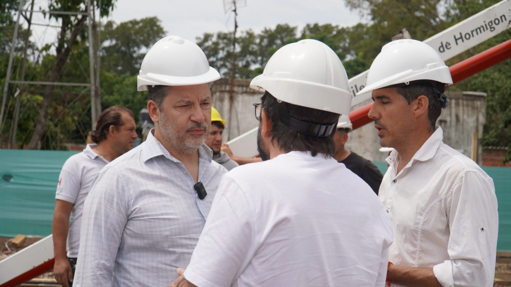 Merlo: Menéndez recorrió los avances de obra de la nueva escuela secundaria de Pontevedra 