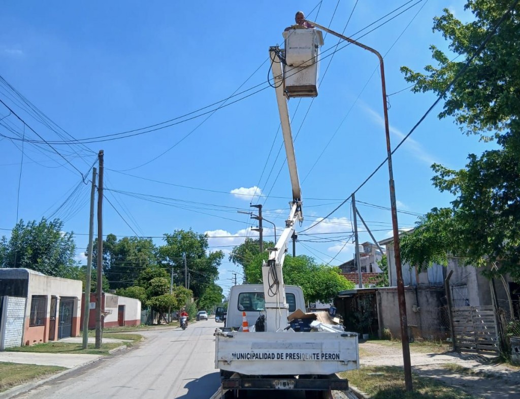 Pte. Perón: El Municipio avanza con el recambio de luminarias led en el distrito