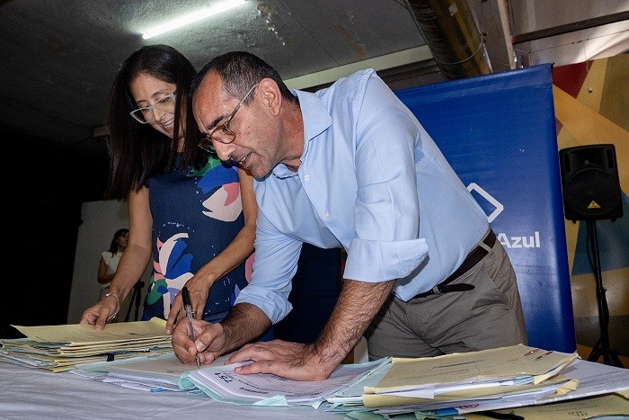 Azul: Se realizó el acto de firma de 94 escrituras