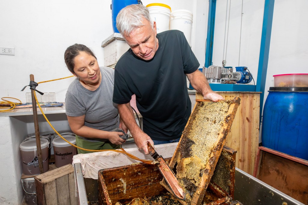 Berazategui: Balor recorrió la Cooperativa Miel Para Todos