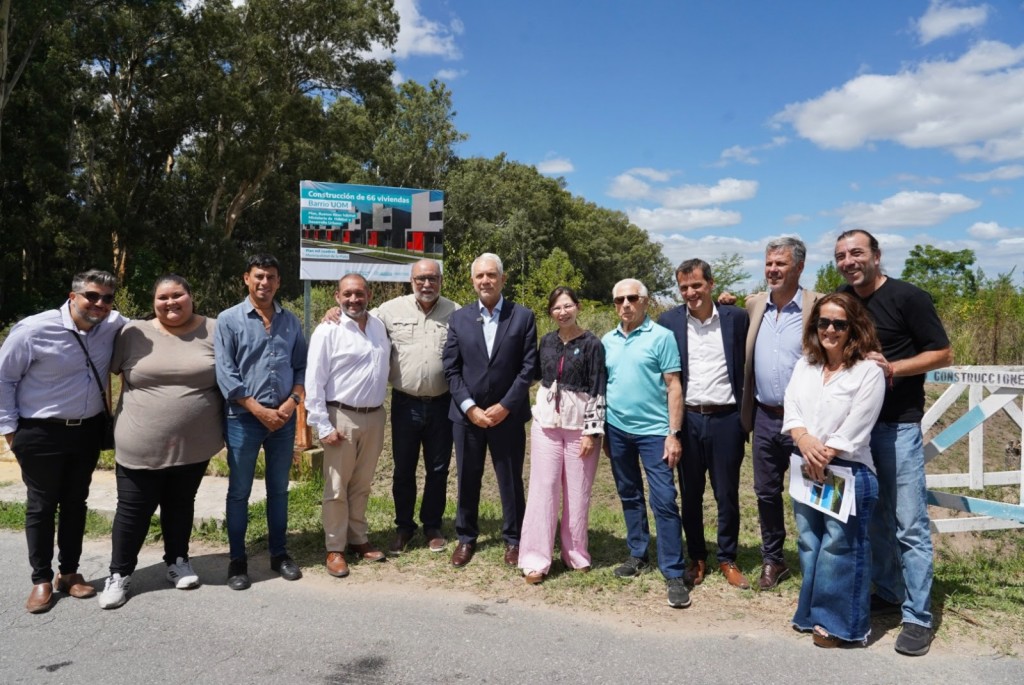 La Plata: Alak y Batakis encabezaron el inicio de obras viales para acompañar la construcción de 66 viviendas en el barrio UOM