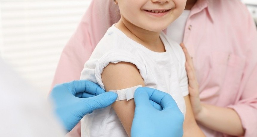 Vuelta a clases 2026: Por qué el calendario de vacunación es el “útil escolar” más importante