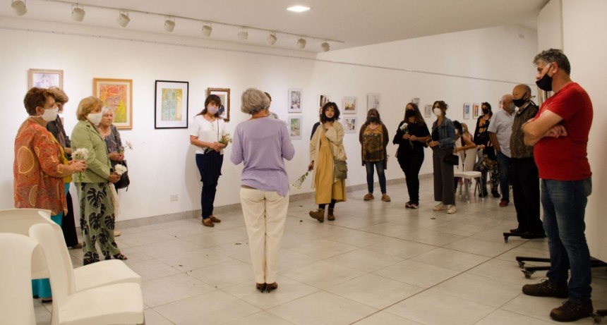 Campana: Se inauguró la exposición de artes visuales “Mujeres creativas en pandemia”