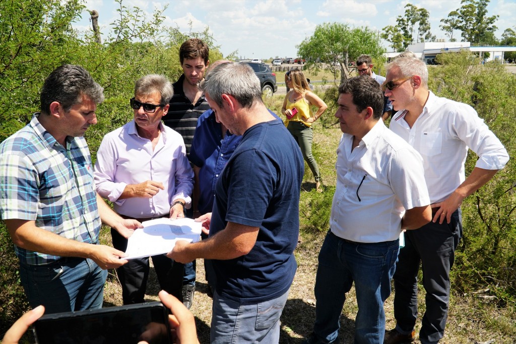Colón (ER): Walser y el Ministro Richard recorrieron los terrenos donde se trasladarán las lagunas de tratamiento