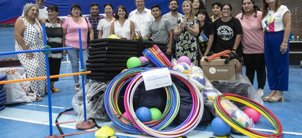 Almirante Brown: Cascallares y Fabiani entregaron 178 kits a instituciones deportivas
