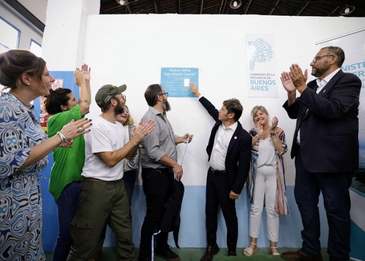 Kicillof inauguró una usina y recorrió el Parque Fotovoltáico en la Isla Martín García