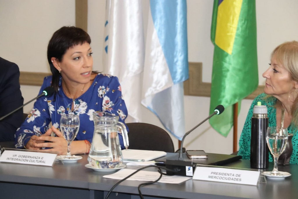 Mayra Mendoza observó la fragilidad en la que se encuentran las democracias de la región en la Reunión de Mercociudades