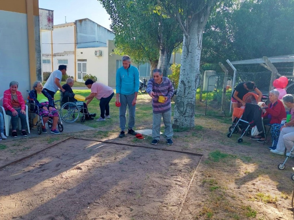 Tres Lomas: Residentes de los Hogares de Adultos mayores tuvieron una jornada recreativa