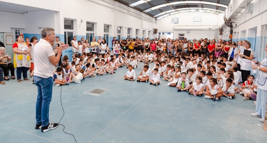 Hurlingham: Zabaleta participó del inicio de clases e inauguró obras en histórica escuela del distrito  
