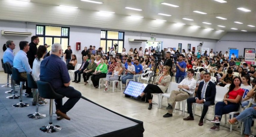 Chaco: Capitanich presentó el programa “Construir Futuro” para acompañar la trayectoria educativa de estudiantes universitarios 