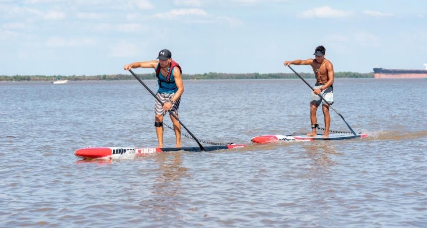 San Nicolás: El Municipio vivió la primera competencia de “SUP Race” en el Arenal 