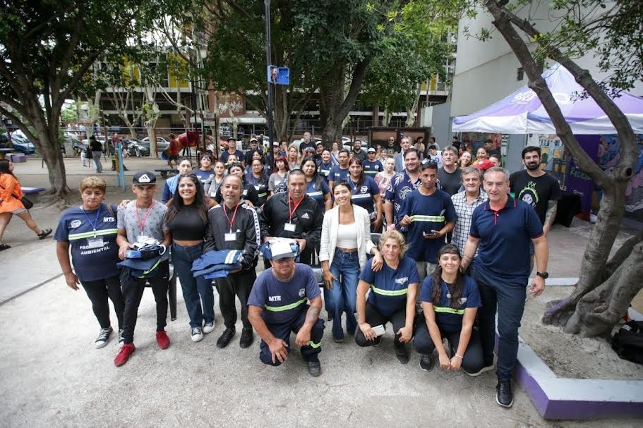 Quilmes: Mendoza entregó elementos de trabajo a recicladores en su día 