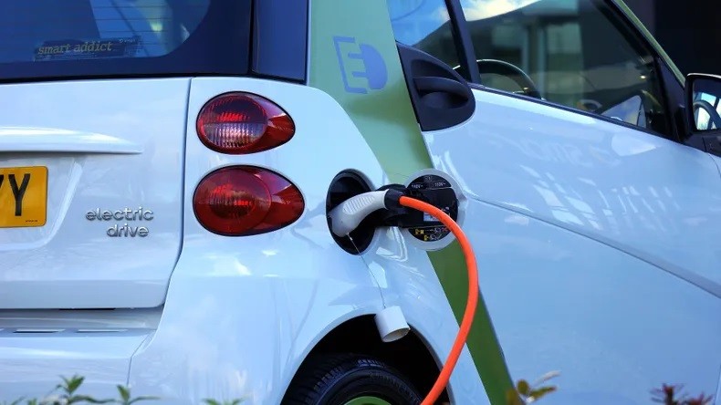 El Gobierno Nacional reglamentó el procedimiento para importar autos eléctricos e híbridos sin arancel