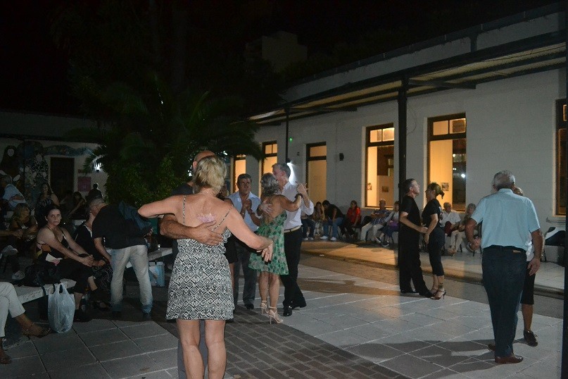 La Plata: Tango, clases y música en vivo en un nuevo encuentro de La Milonga de la Plaza