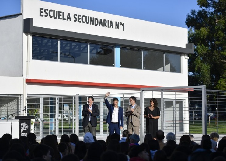 Kicillof encabezó el acto que dio inicio al ciclo lectivo de nivel secundario en Castelli