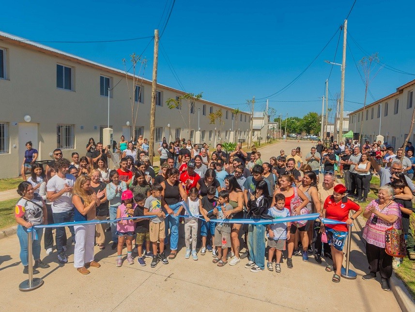 San Fernando: Juan Andreotti entregó viviendas a 25 familias numerosas del distrito 
