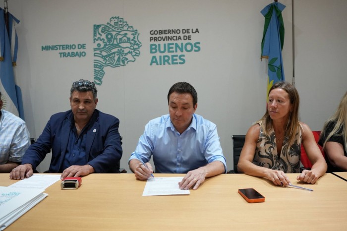 La Provincia garantiz&oacute; la continuidad laboral de 299 trabajadores del transporte 