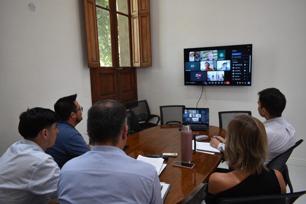 Col&oacute;n (ER): El Municipio y organizaciones de la comunidad se reunieron con abogados ambientalistas por la situaci&oacute;n de HIF