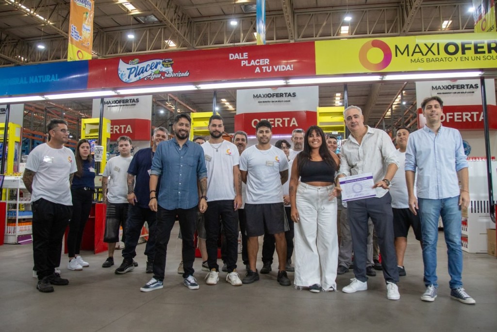 Quilmes: El Municipio entreg&oacute; el certificado de habilitaci&oacute;n a la distribuidora Maxi Ofertas 
