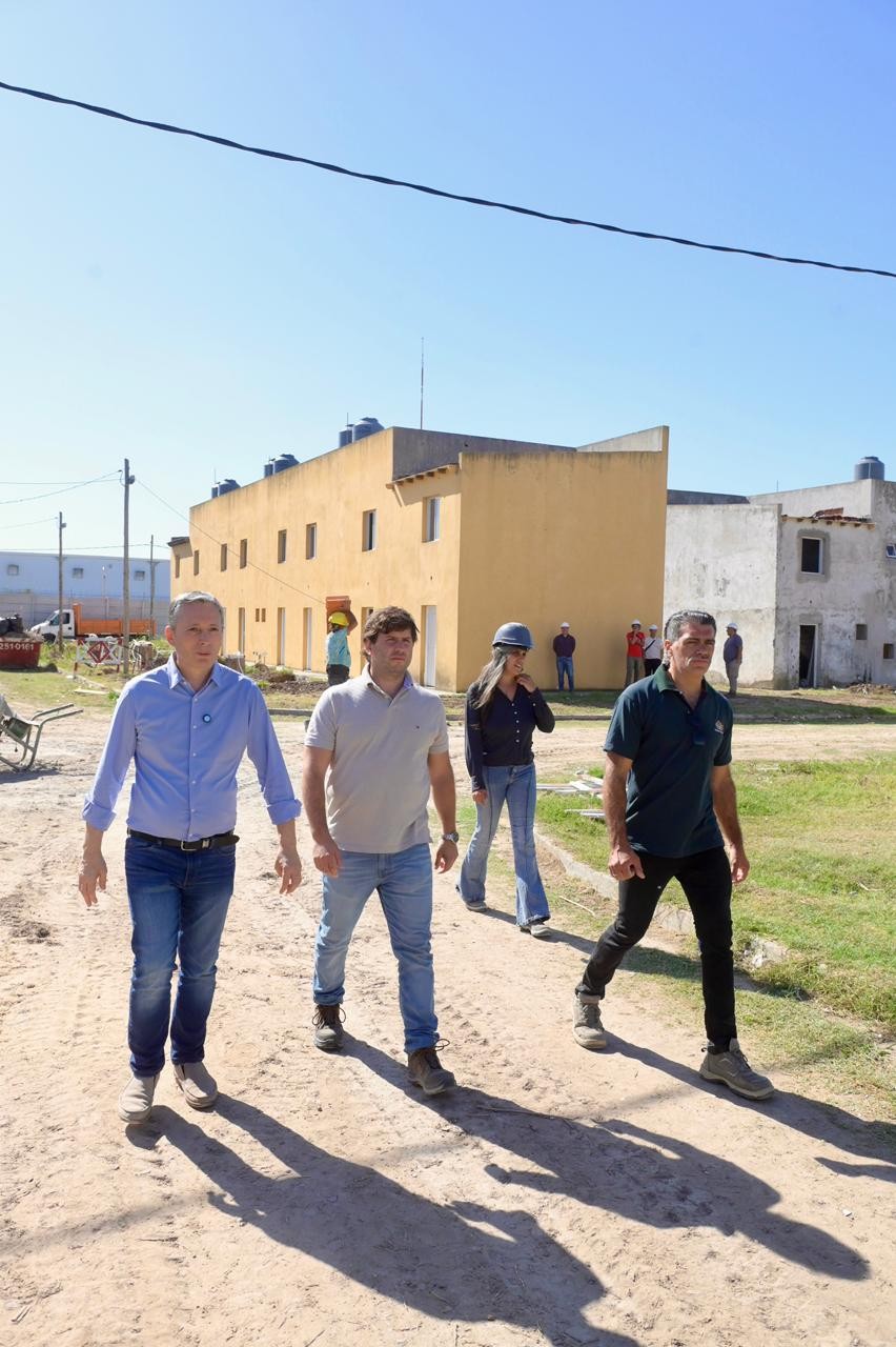 E. Echeverr&iacute;a: Gray recorri&oacute; el avance de las obras en el complejo habitacional de San Agust&iacute;n 