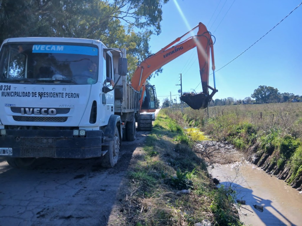Pte. Per&oacute;n: El Municipio refuerza la limpieza de canales y desag&uuml;es pluviales del distrito
