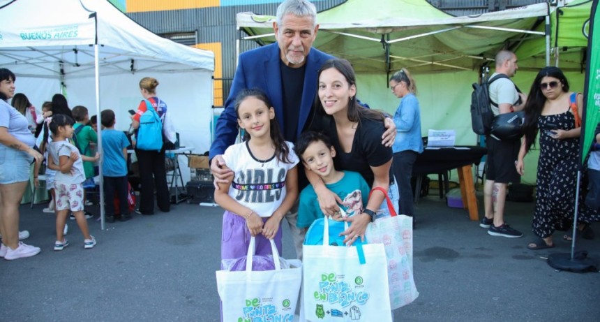 Avellaneda: Ferraresi entreg&oacute; kits &ldquo;De Punta En Blanco&rdquo; en el Parque La Estaci&oacute;n