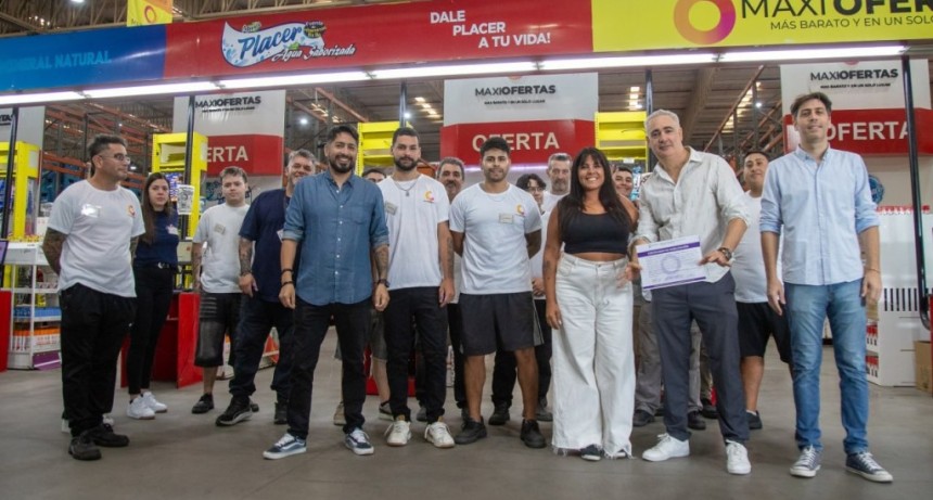 Quilmes: El Municipio entreg&oacute; el certificado de habilitaci&oacute;n a la distribuidora Maxi Ofertas 